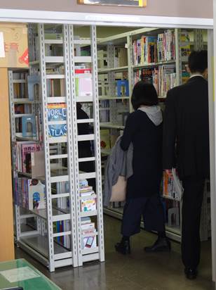 学校支援図書室見学の画像